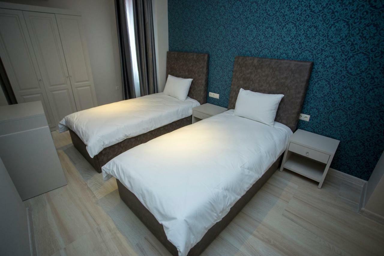 Downtown Hotel 巴统 外观 照片