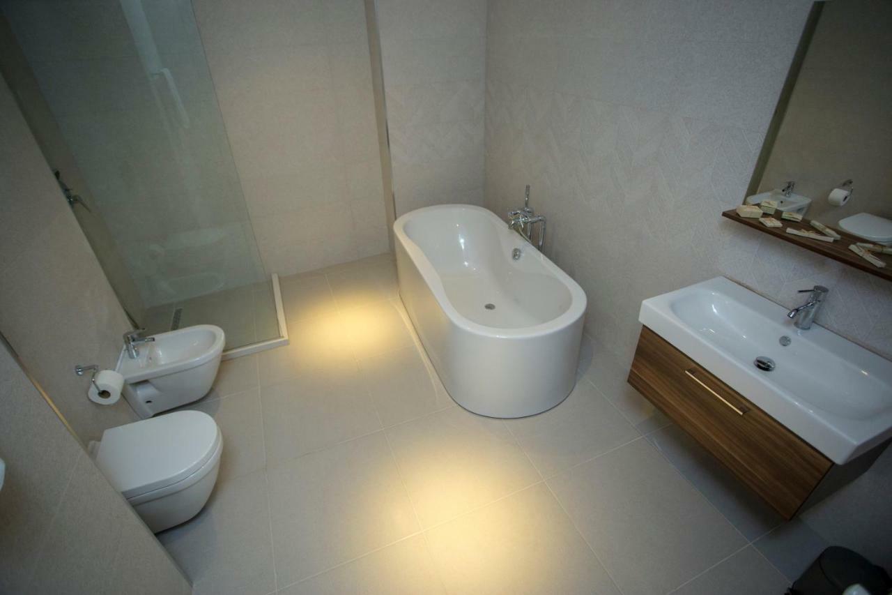 Downtown Hotel 巴统 外观 照片