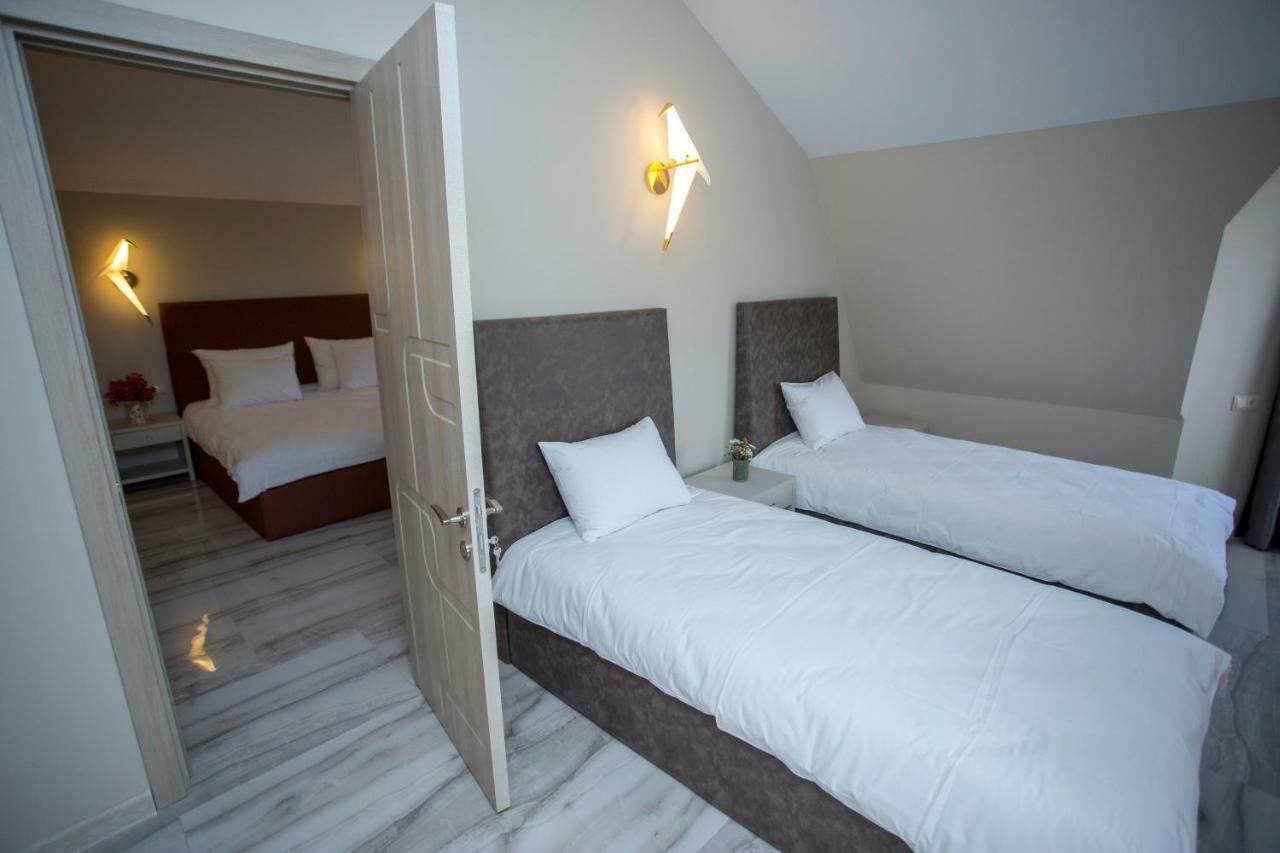 Downtown Hotel 巴统 外观 照片