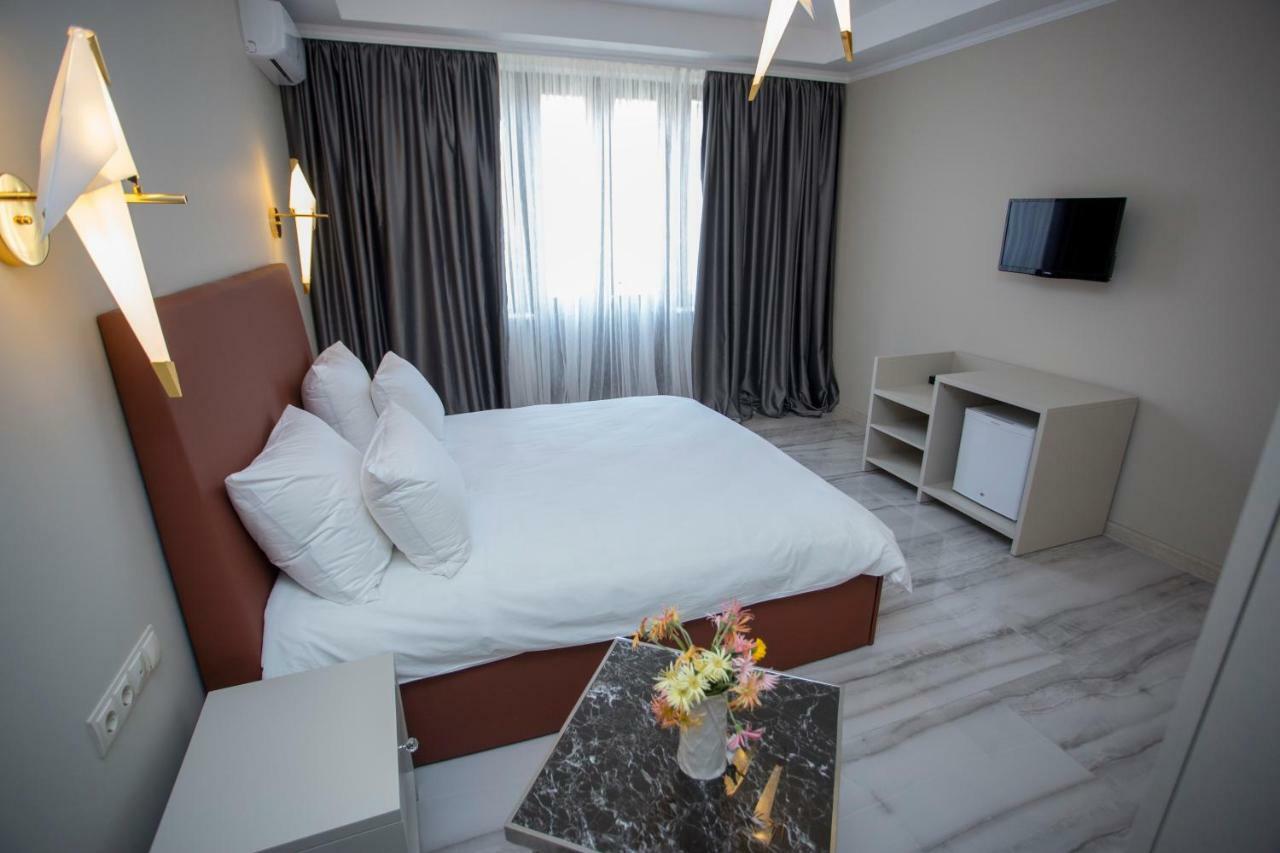 Downtown Hotel 巴统 外观 照片