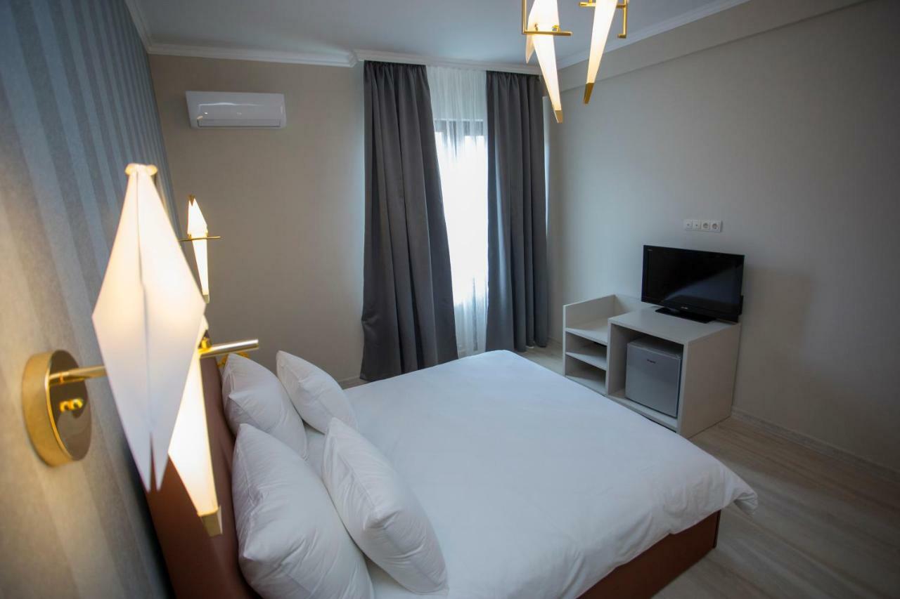 Downtown Hotel 巴统 外观 照片