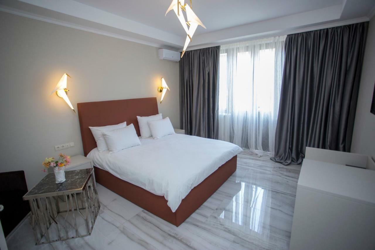 Downtown Hotel 巴统 外观 照片