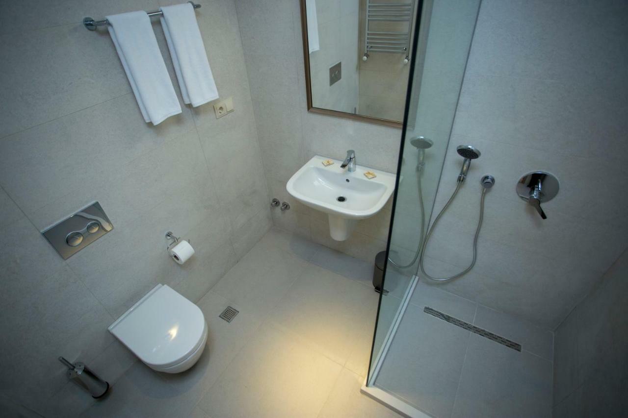 Downtown Hotel 巴统 外观 照片