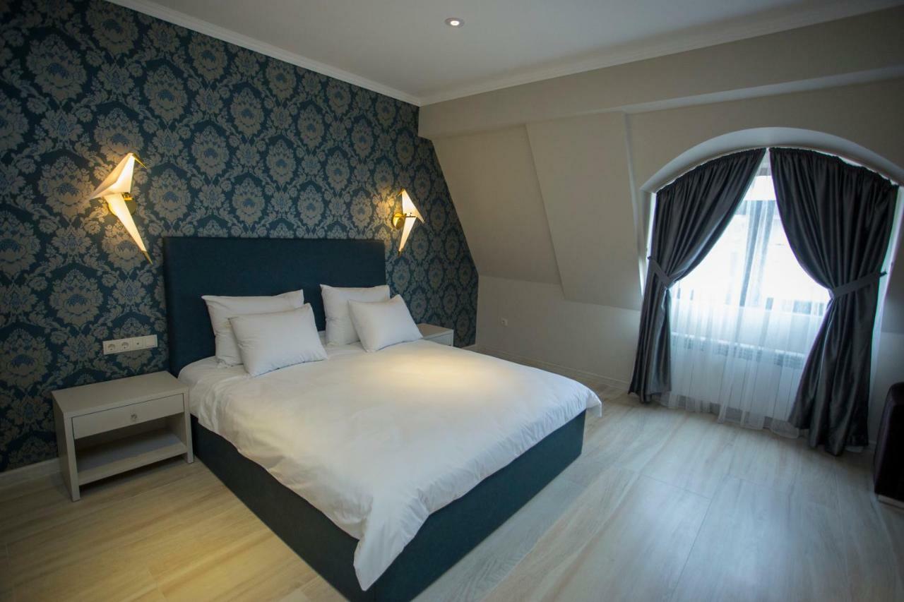 Downtown Hotel 巴统 外观 照片